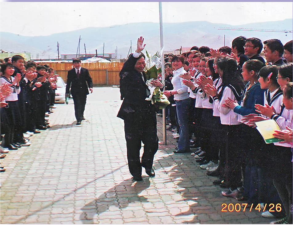 Багш Р.Бавуудорж Монгол Улсын Гавьяат багш цол хүртэв